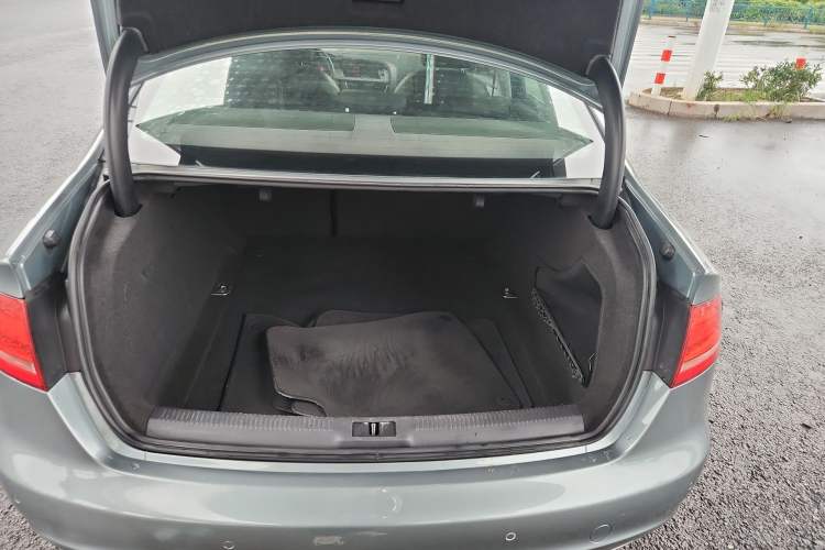 Used Audi A4L 2010 2.0 TFSI Sport Edition Trunk