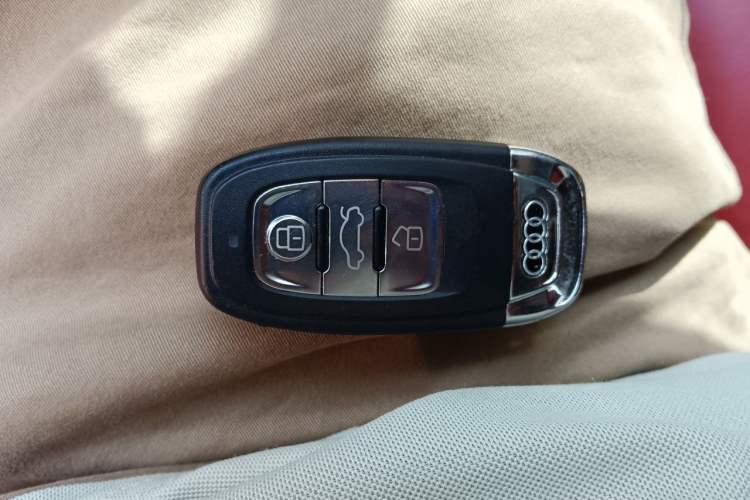 Used Audi A4L 2010 2.0 TFSI Comfort Edition Vehicle Key