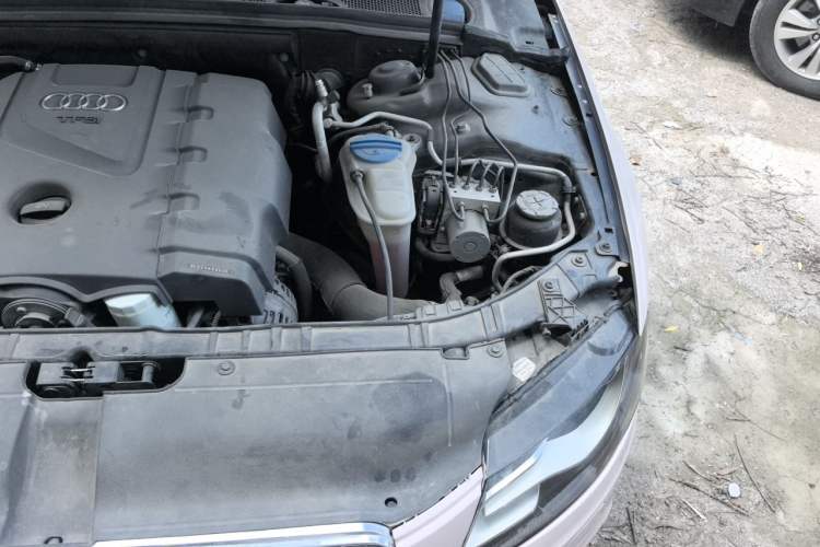 Used Audi A4L 2010 2.0 TFSI Comfort Edition Engine Bay Left