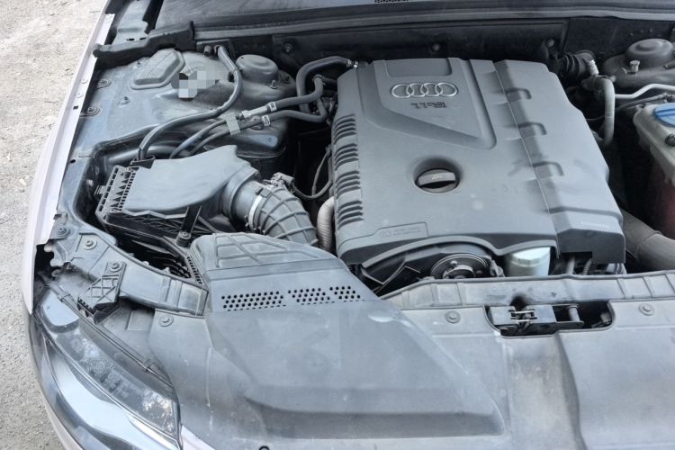 Used Audi A4L 2010 2.0 TFSI Comfort Edition Engine Bay Right