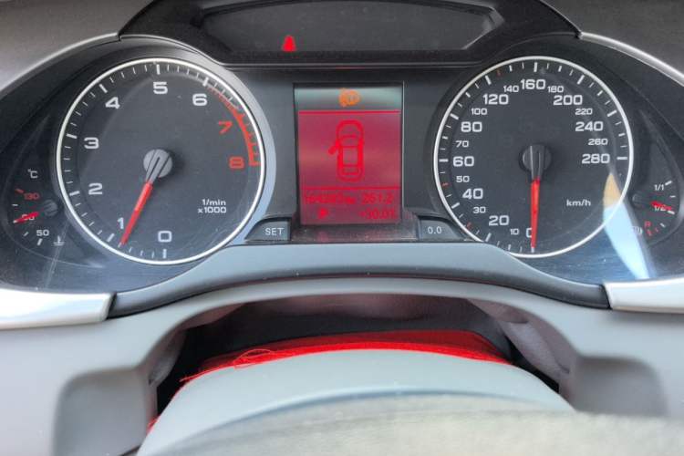 Used Audi A4L 2010 2.0 TFSI Comfort Edition Odometer Close Up
