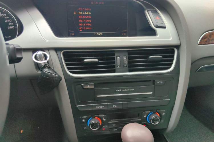 Used Audi A4L 2010 2.0 TFSI Technology Edition Audio And AC Panel
