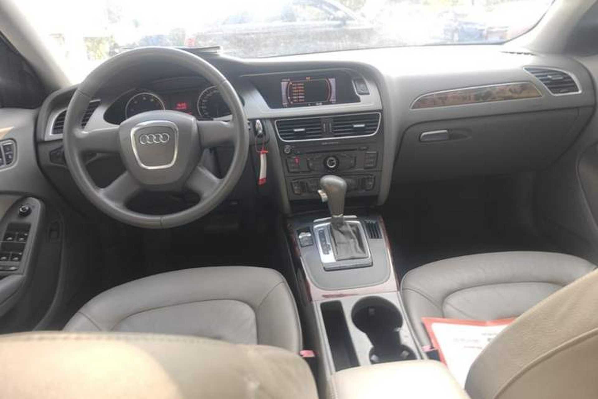 Used Audi A4L 2010 2.0 TFSI Standard Edition Center Console