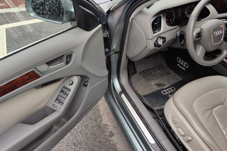 Used Audi A4L 2010 2.0 TFSI Technology Edition Driver Seat
