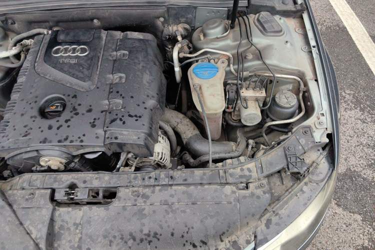 Used Audi A4L 2010 2.0 TFSI Technology Edition Engine Bay Left