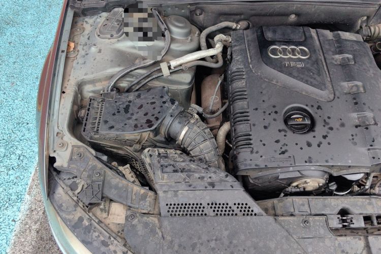 Used Audi A4L 2010 2.0 TFSI Technology Edition Engine Bay Right