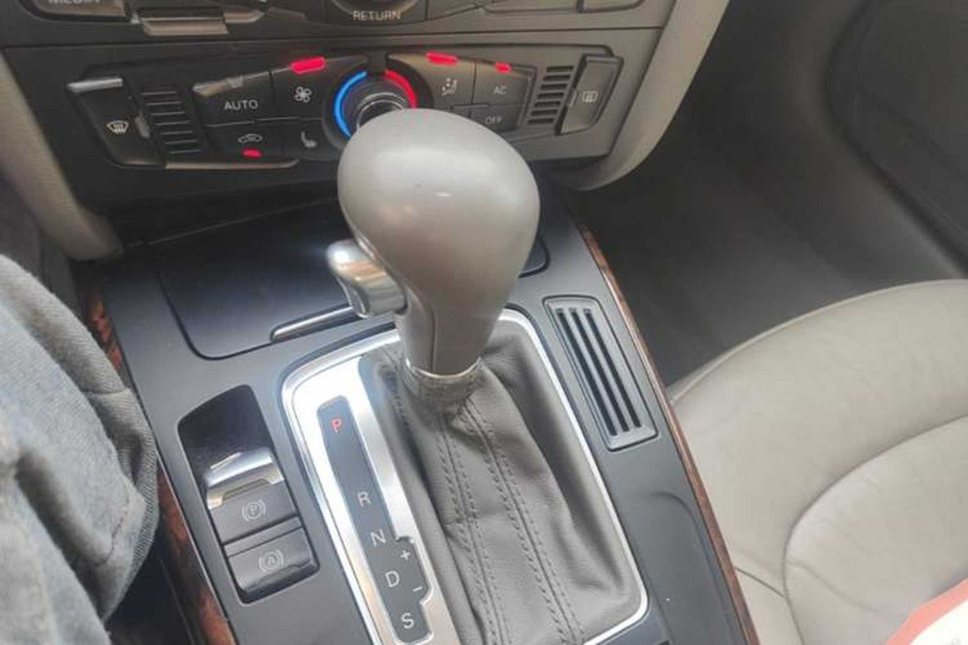 Used Audi A4L 2010 2.0 TFSI Standard Edition Gear Lever