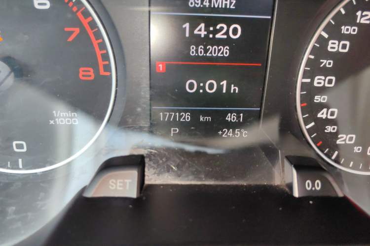 Used Audi A4L 2010 2.0 TFSI Technology Edition Odometer Close Up