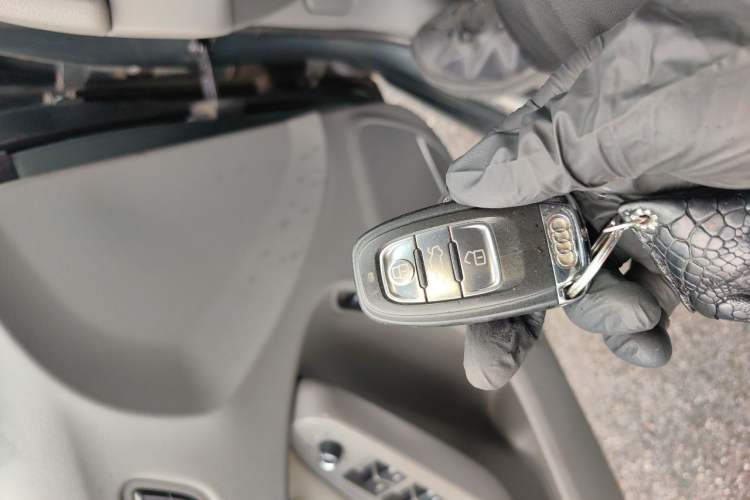 Used Audi A4L 2010 2.0 TFSI Technology Edition Vehicle Key