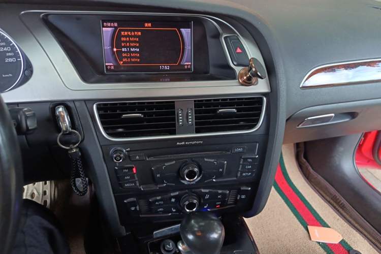 Used Audi A4L 2010 2.0 TFSI Comfort Edition Audio And AC Panel