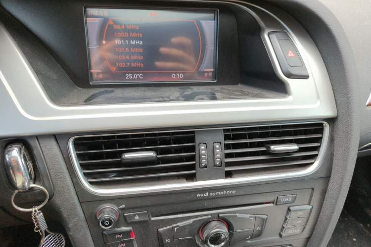 Used Audi A4L 2010 2.0 TFSI Comfort Edition Audio And AC Panel