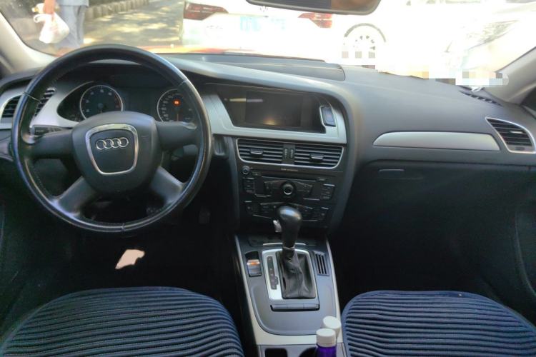 Used Audi A4L 2010 1.8 TFSI Comfort Model Center Console