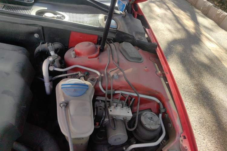 Used Audi A4L 2010 1.8 TFSI Comfort Model Engine Bay Left