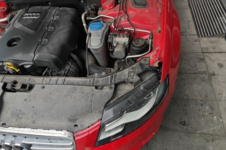 Used Audi A4L 2010 2.0 TFSI Standard Edition Engine Bay Left