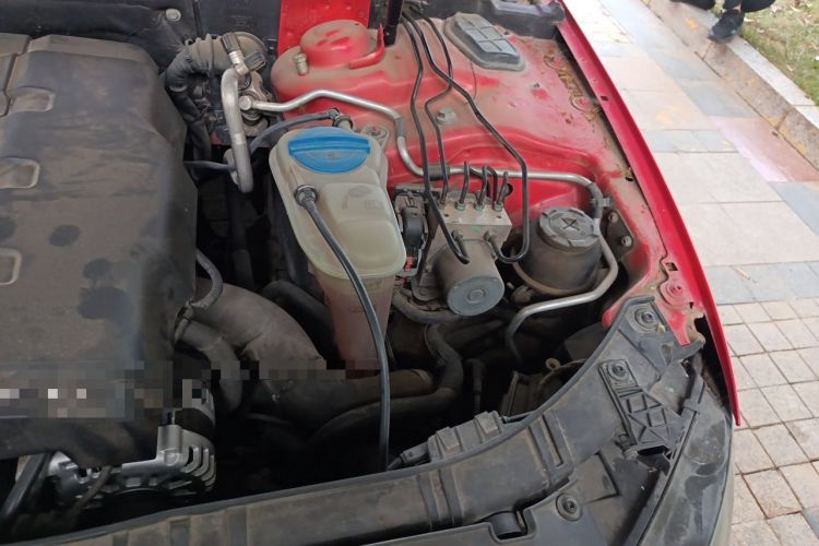 Used Audi A4L 2010 2.0 TFSI Comfort Edition Engine Bay Left