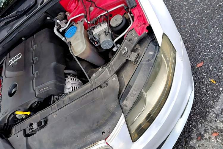 Used Audi A4L 2010 1.8 TFSI Comfort Model Engine Bay Left