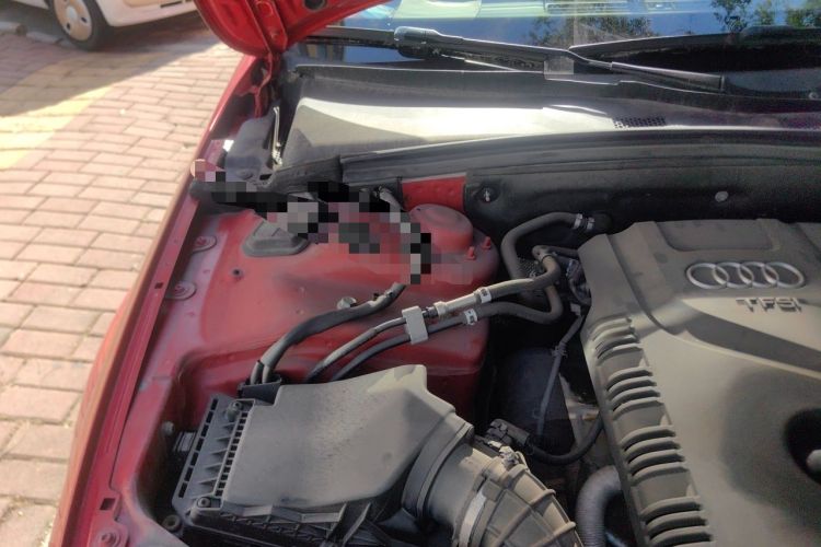 Used Audi A4L 2010 1.8 TFSI Comfort Model Engine Bay Right