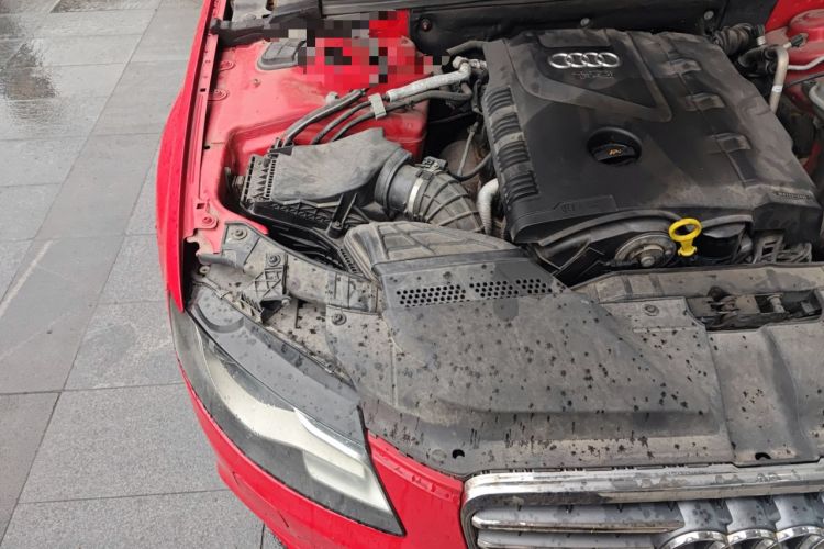 Used Audi A4L 2010 2.0 TFSI Standard Edition Engine Bay Right