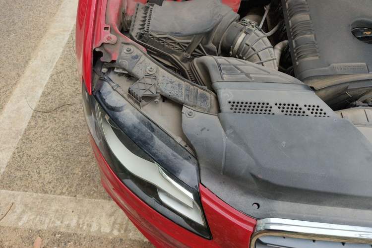 Used Audi A4L 2010 2.0 TFSI Comfort Edition Engine Bay Right