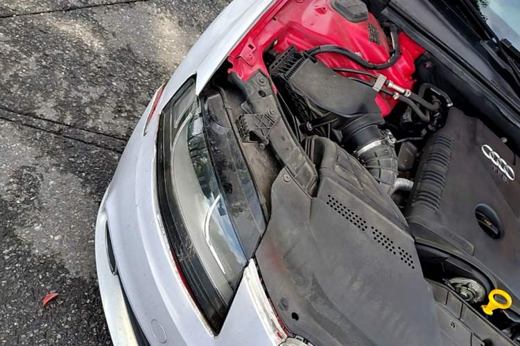 Used Audi A4L 2010 1.8 TFSI Comfort Model Engine Bay Right