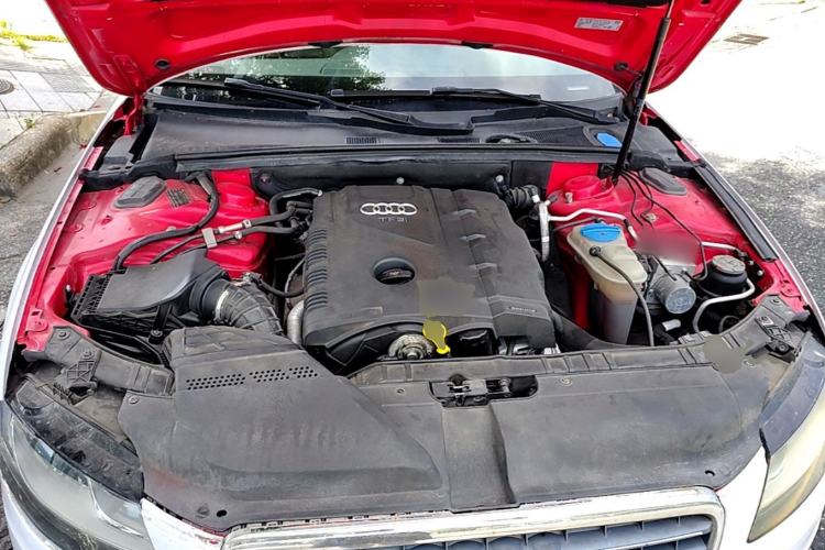 Used Audi A4L 2010 1.8 TFSI Comfort Model Engine Bay