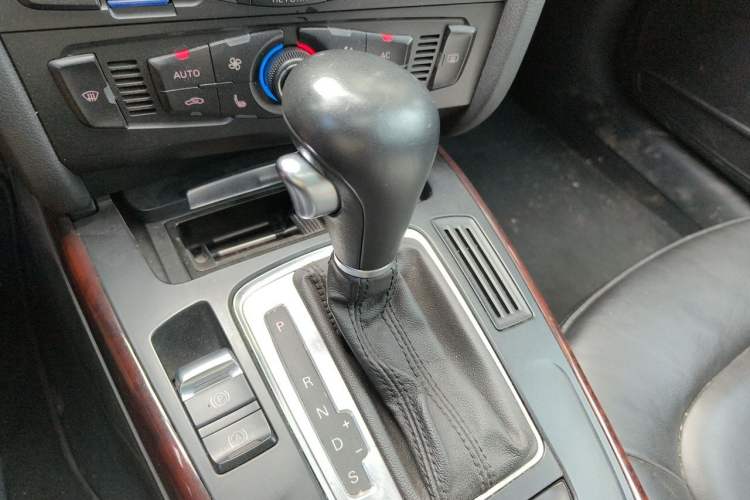 Used Audi A4L 2010 2.0 TFSI Comfort Edition Gear Lever