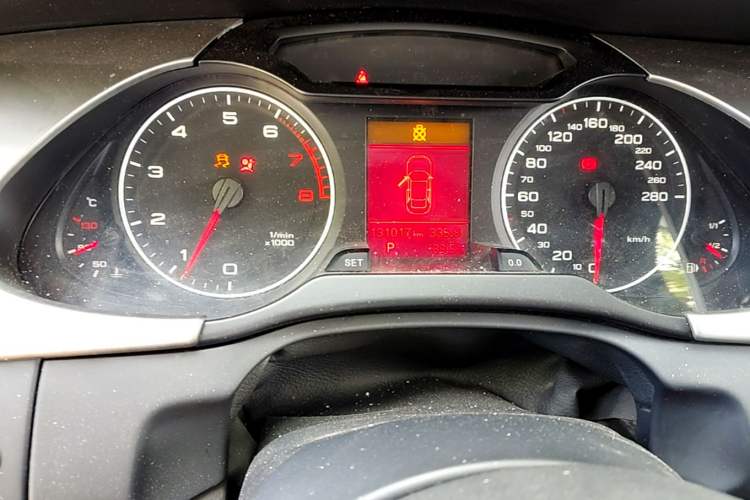 Used Audi A4L 2010 1.8 TFSI Comfort Model Odometer Close Up