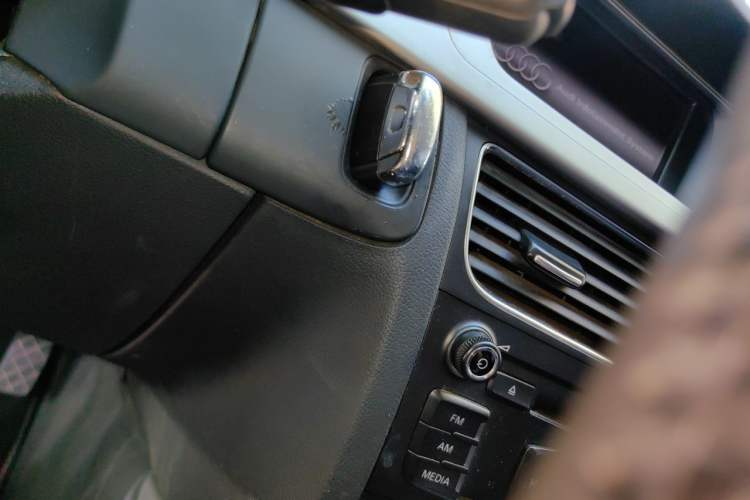 Used Audi A4L 2010 1.8 TFSI Comfort Model Vehicle Key