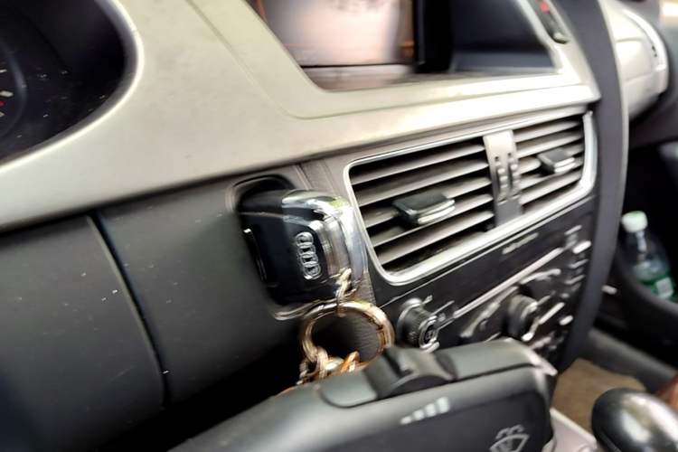 Used Audi A4L 2010 1.8 TFSI Comfort Model Vehicle Key