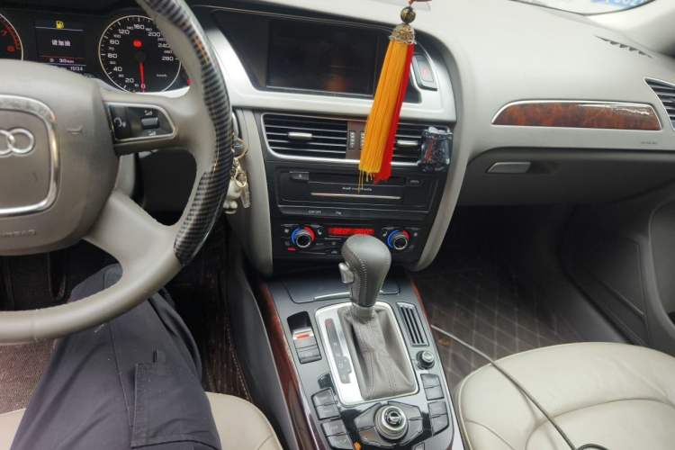 Used Audi A4L 2010 2.0 TFSI Technology Edition Audio And AC Panel
