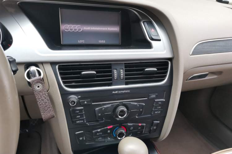 Used Audi A4L 2010 2.0 TFSI Comfort Edition Audio And AC Panel