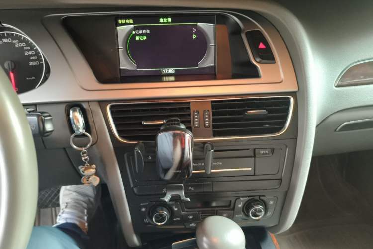 Used Audi A4L 2010 2.0 TFSI Technology Edition Audio And AC Panel