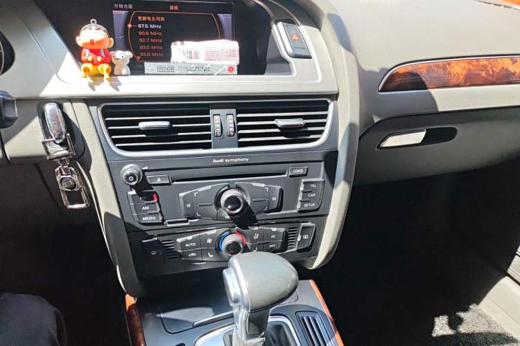 Used Audi A4L 2010 2.0 TFSI Comfort Edition Audio And AC Panel