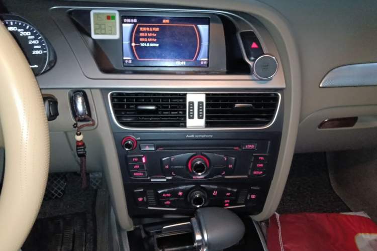 Used Audi A4L 2010 2.0 TFSI Standard Edition Audio And AC Panel