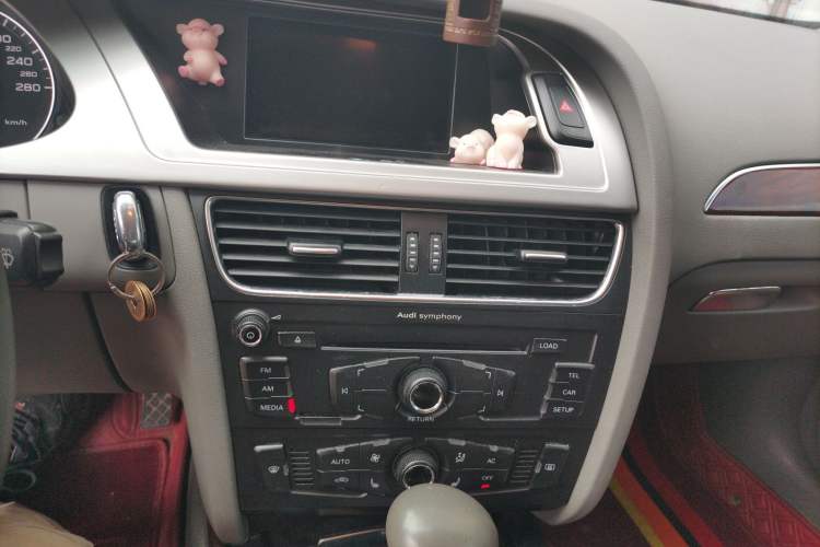 Used Audi A4L 2010 2.0 TFSI Comfort Edition Audio And AC Panel