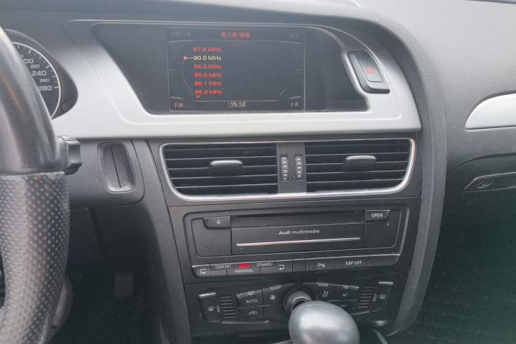 Used Audi A4L 2010 2.0 TFSI Sport Edition Audio And AC Panel