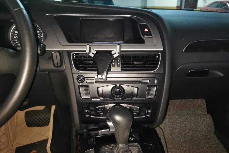 Used Audi A4L 2010 2.0 TFSI Comfort Edition Audio And AC Panel