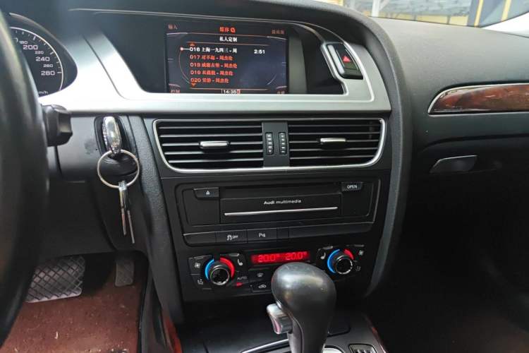 Used Audi A4L 2010 2.0 TFSI Technology Edition Audio And AC Panel