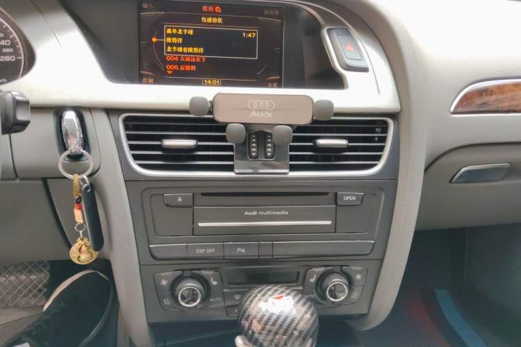 Used Audi A4L 2010 2.0 TFSI Technology Edition Audio And AC Panel