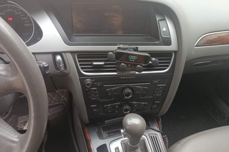 Used Audi A4L 2010 2.0 TFSI Technology Edition Audio And AC Panel