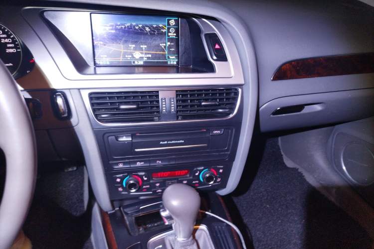 Used Audi A4L 2010 2.0 TFSI Luxury Model Audio And AC Panel