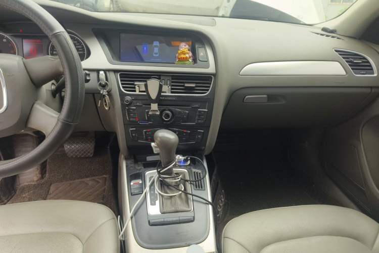 Used Audi A4L 2010 2.0 TFSI Standard Edition Audio And AC Panel