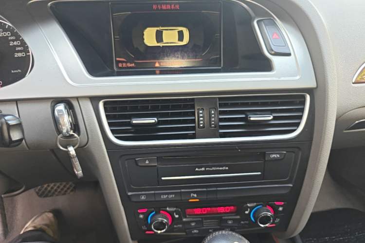 Used Audi A4L 2010 2.0 TFSI Luxury Model Audio And AC Panel