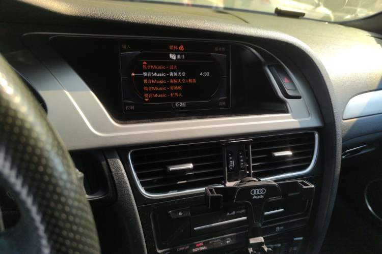 Used Audi A4L 2010 2.0 TFSI Sport Edition Audio And AC Panel
