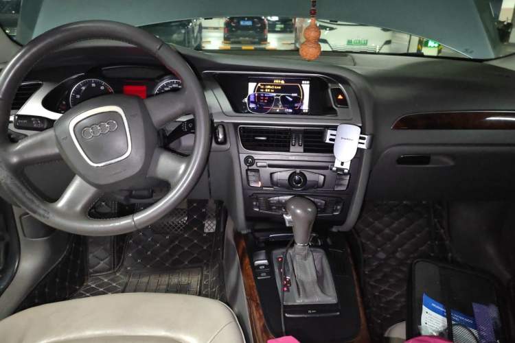 Used Audi A4L 2010 2.0 TFSI Technology Edition Center Console
