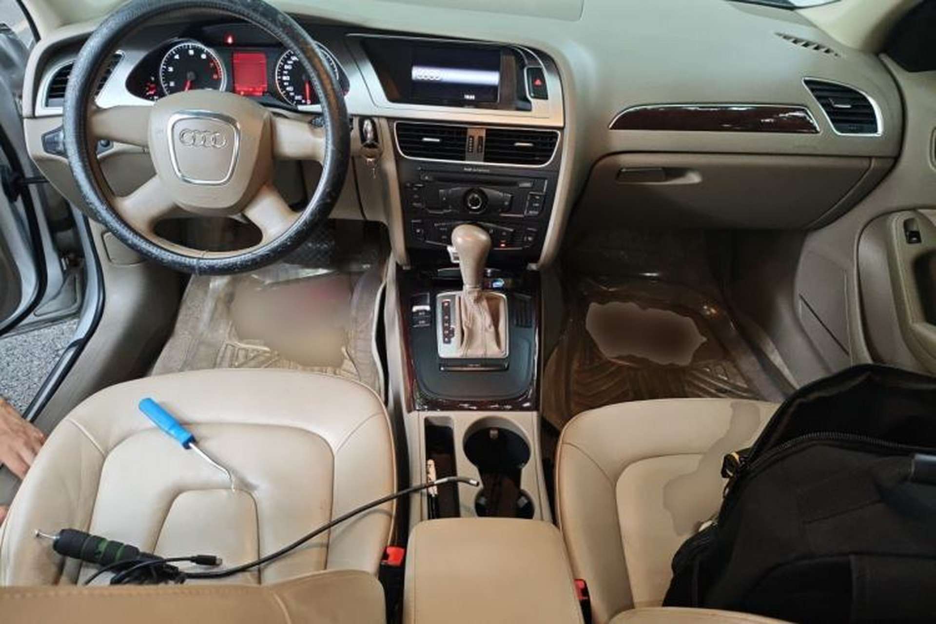 Used Audi A4L 2010 2.0 TFSI Comfort Edition Center Console