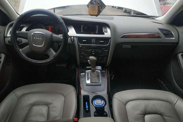 Used Audi A4L 2010 2.0 TFSI Standard Edition Center Console