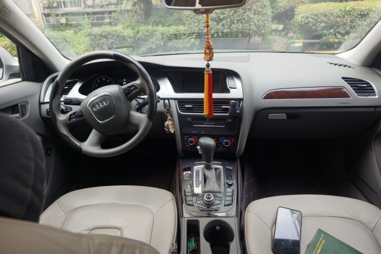 Used Audi A4L 2010 2.0 TFSI Technology Edition Center Console