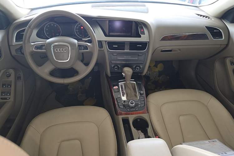 Used Audi A4L 2010 2.0 TFSI Comfort Edition Center Console