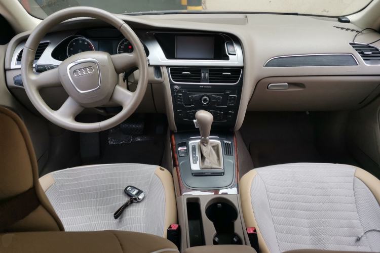 Used Audi A4L 2010 2.0 TFSI Comfort Edition Center Console